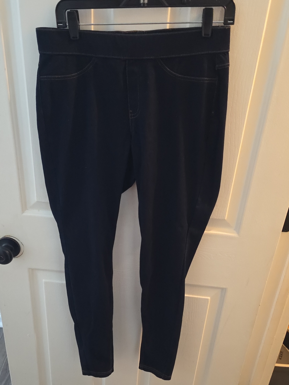 HUE Black Women's Jeggings - Sleek Stretch Fit
